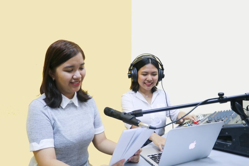 Magkano ang tuition fee ng AB Journalism student?