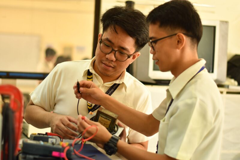 Magkano ang tuition fee ng Electronics Engineering student?