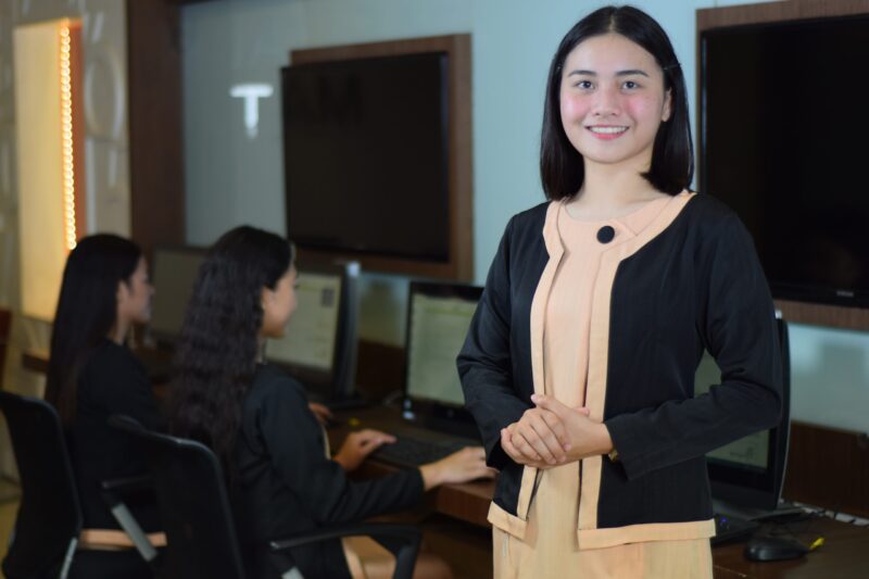 Magkano ang tuition fee ng Marketing Management student?