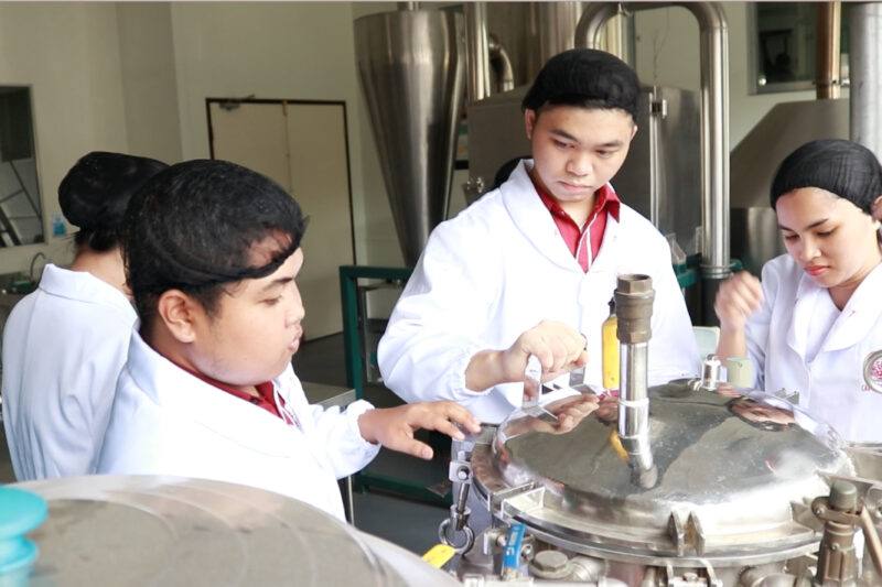 Magkano ang tuition fee ng BS Food Technology student?