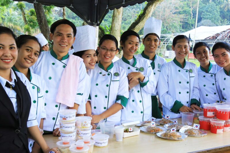 Magkano ang tuition fee ng Hotel and Restaurant Management student?